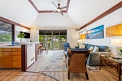 KP40 Walk to Beach!Top Corner Unit, A/C, Pool, Gym