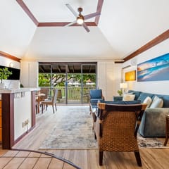 KP40 Walk to Beach!Top Corner Unit, A/C, Pool, Gym