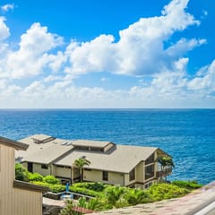 1302 Seaside | Oceanview•Pool•Spa•Whales