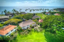 KP40 Walk to Beach!Top Corner Unit, A/C, Pool, Gym