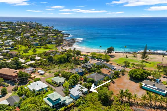 Poipu 1940s Beach Cottage | Outdoor Showers
