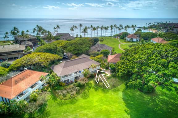 KP40 Walk to Beach!Top Corner Unit, A/C, Pool, Gym